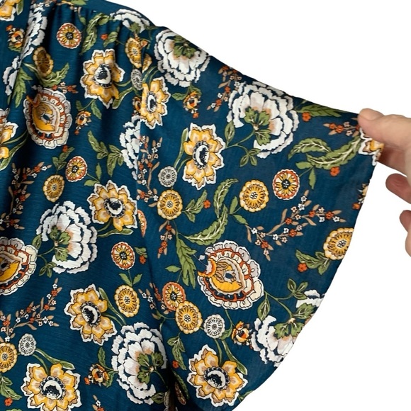 Ann Taylor Factory beautiful satin teal floral blouse.‎ Size M - Picture 6 of 8